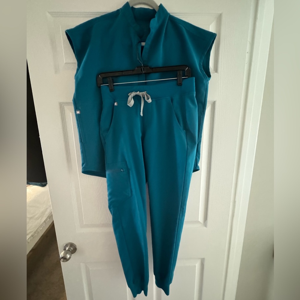 Figs scrub set. XS. Like new. Deep aqua.